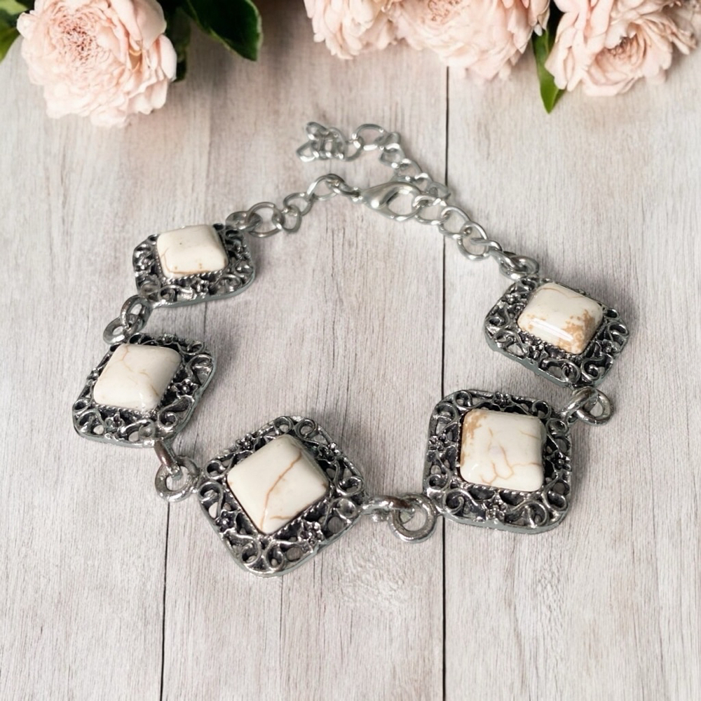 Pretty Vintage Style White Faux Turquoise Filgree Style Adjustable Bracelet.